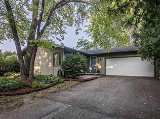 6817 Winstone Dr, Madison, WI 53711