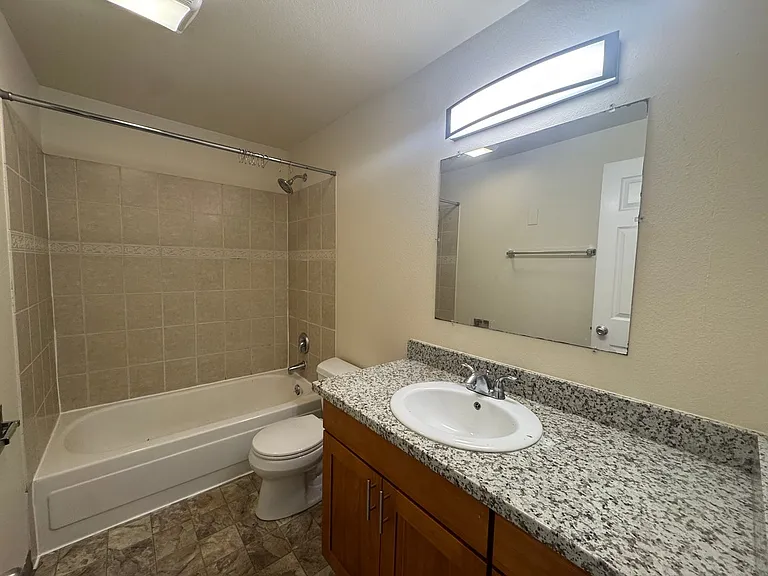 Cambria Apartments — Photo 9