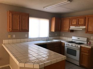 6008 Autumn Crest Dr, Bakersfield, CA 93313