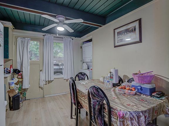 4th image of 845 Olive St