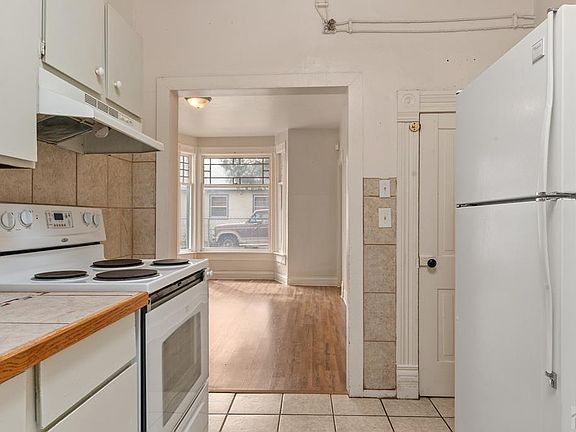 2nd image of 811 Brown Ave