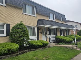 7506 Country Ln APT 1S, Darien, IL 60561
