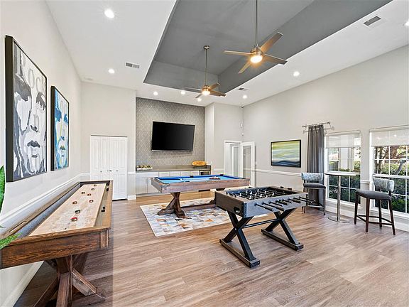 2nd image of 5051 El Don Dr #607