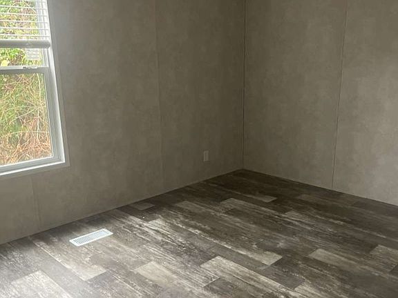 4th image of 16 Eastview Dr