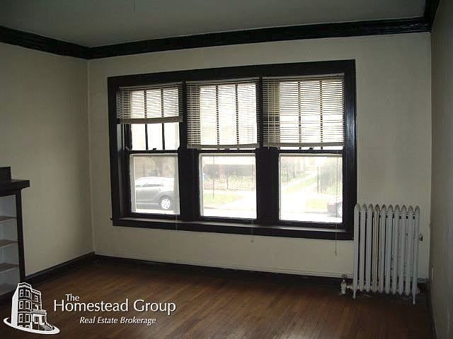 2nd image of 1923 W Winnemac Ave #03