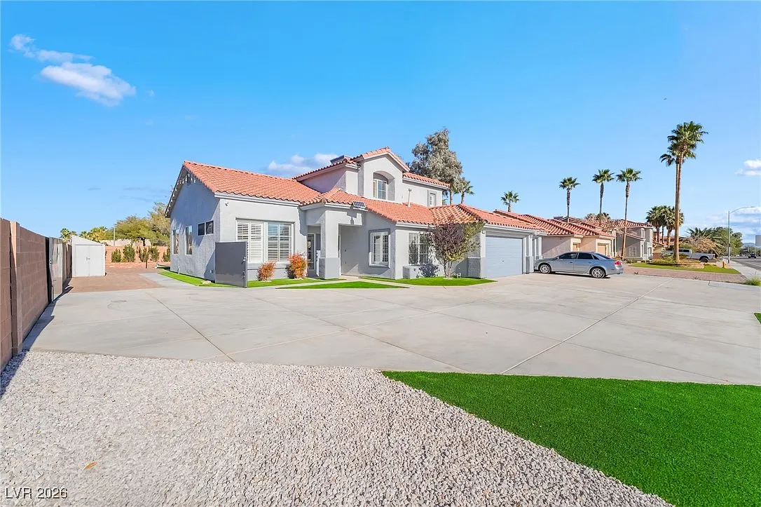 4 bed, 3.0 bath, 2426 sqft, $3,500 — Photo 1