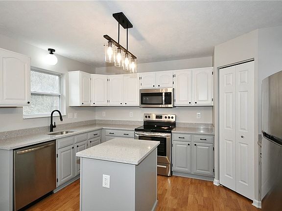 5th image of 2313 Flint Dr S