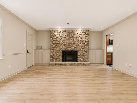 5th image of 514 Cambridge Place Dr