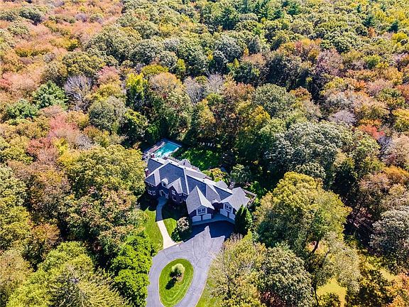 4th image of 25 Westfield Dr