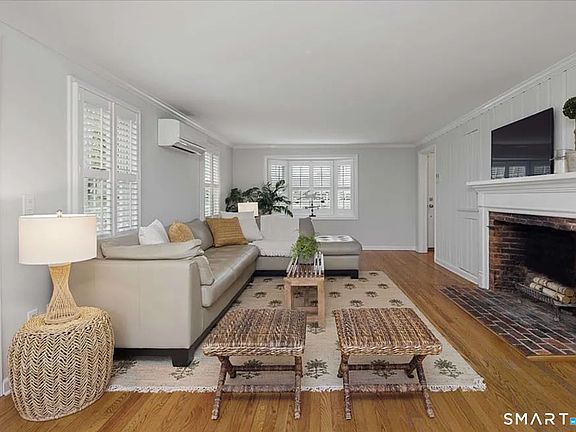 5th image of 67 Maple Ave N