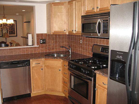Kitchen w/Granite Countertop