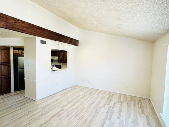2nd image of 1324 Bluffview Dr APT C