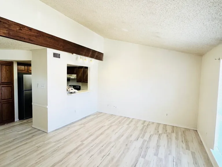 1324 Bluffview Dr #C — Photo 2
