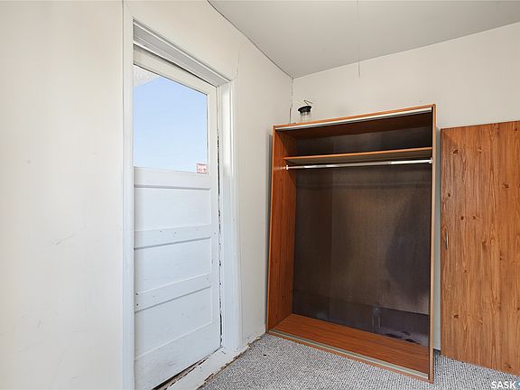 3rd image of 929 HALL Street W
