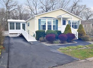 106 Starlight Dr, South Kingstown, RI 02879