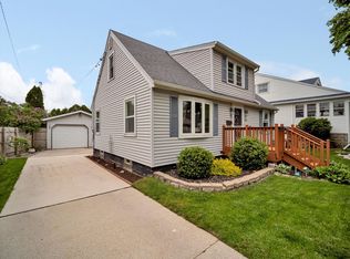 2404 S 17th St, Sheboygan, WI 53081