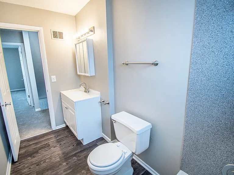 504-604 Cordes Dr — Photo 5