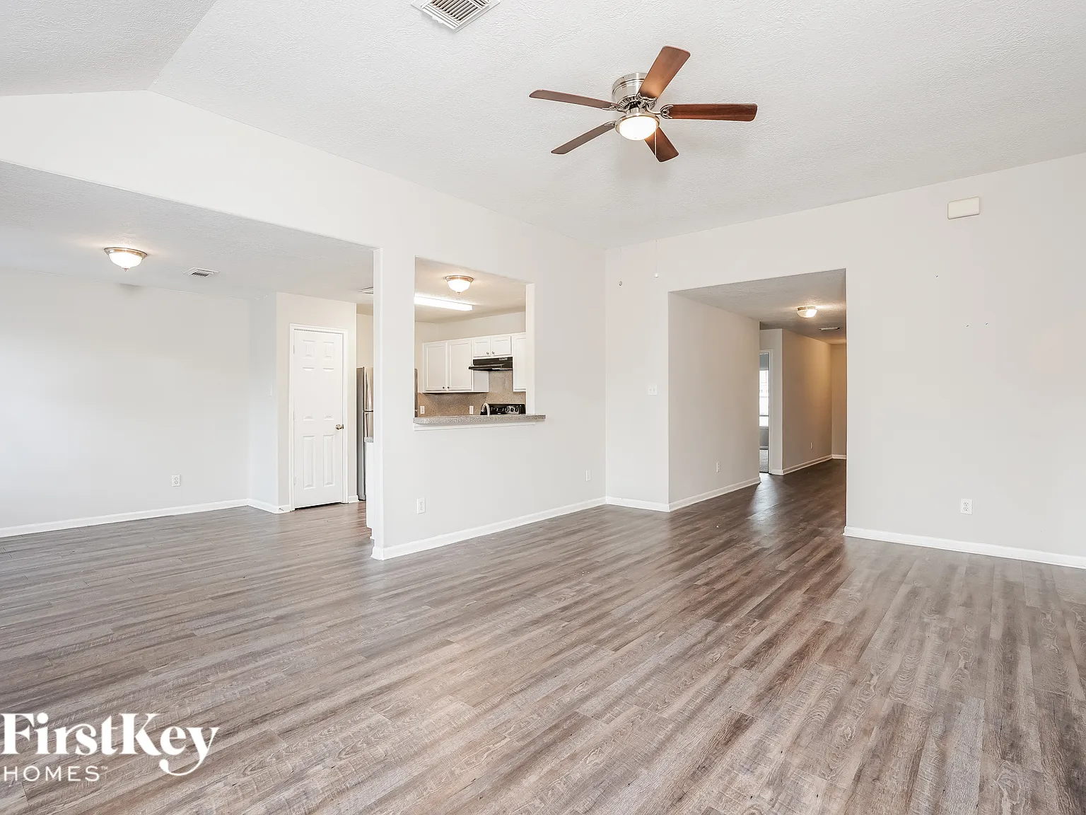 3 bed, 2.0 bath, 1576 sqft, $1,840 — Photo 4