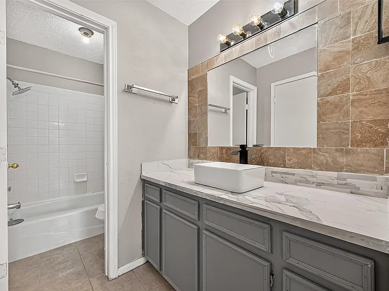 2523 Creekway Cir — Photo 28