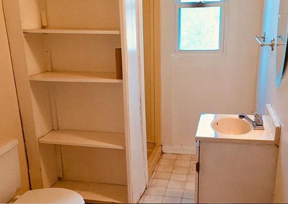 5th image of 529 Olive St