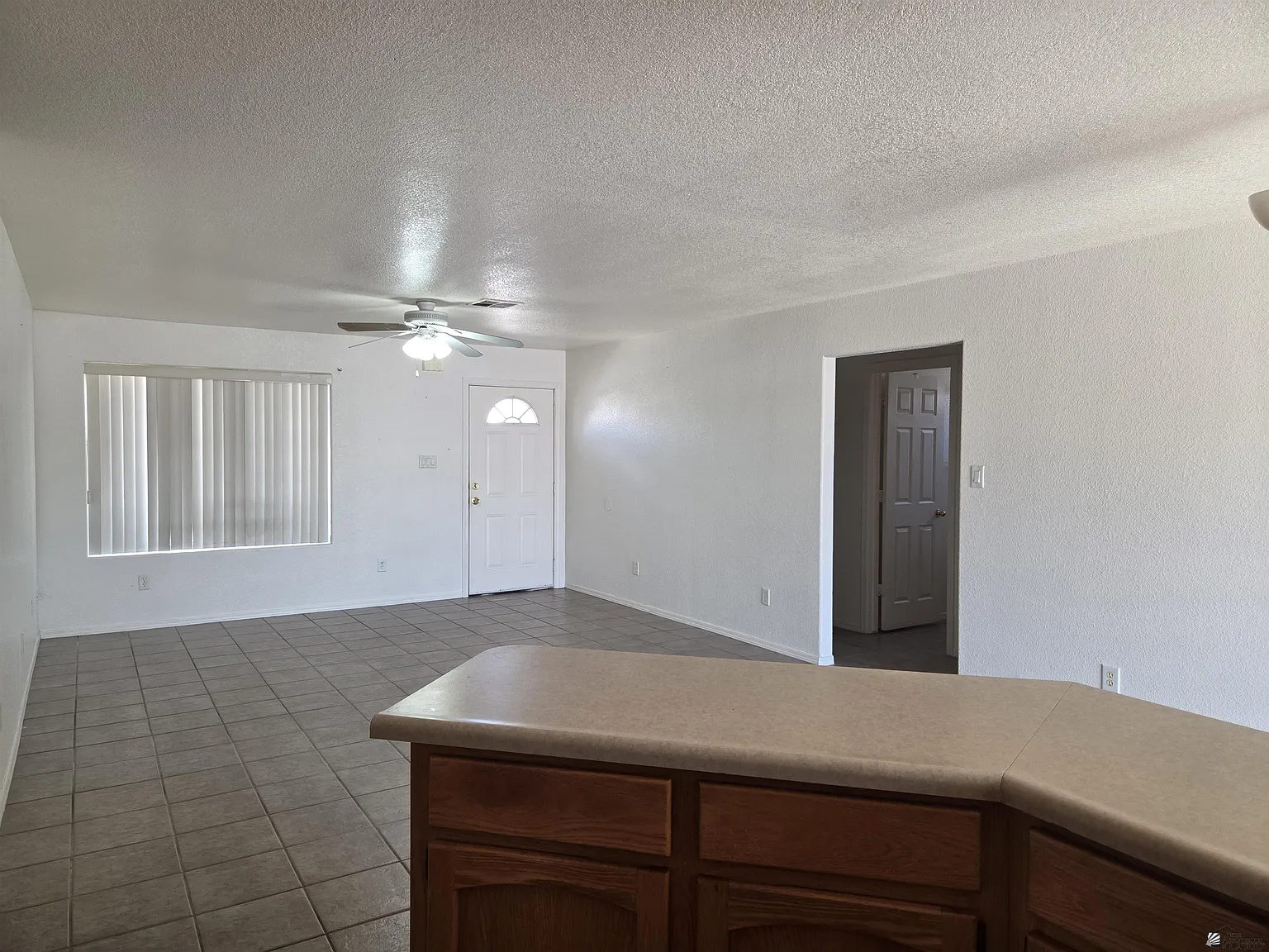 3 bed, 2.0 bath, 1227 sqft, $1,400 — Photo 4