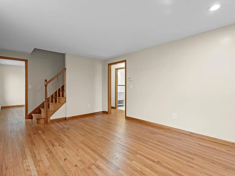 62 Brookside Ave E — Photo 9