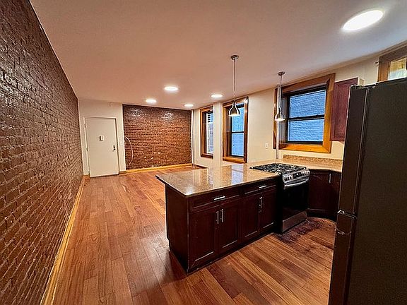 2nd image of 607 Lenox Ave #18