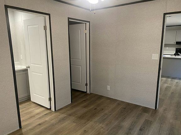 3rd image of 1250 Lakeview Dr #870