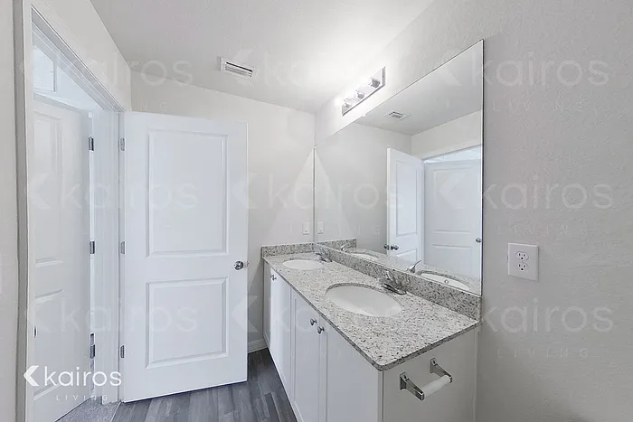 2227 NW 11th Ct — Photo 10