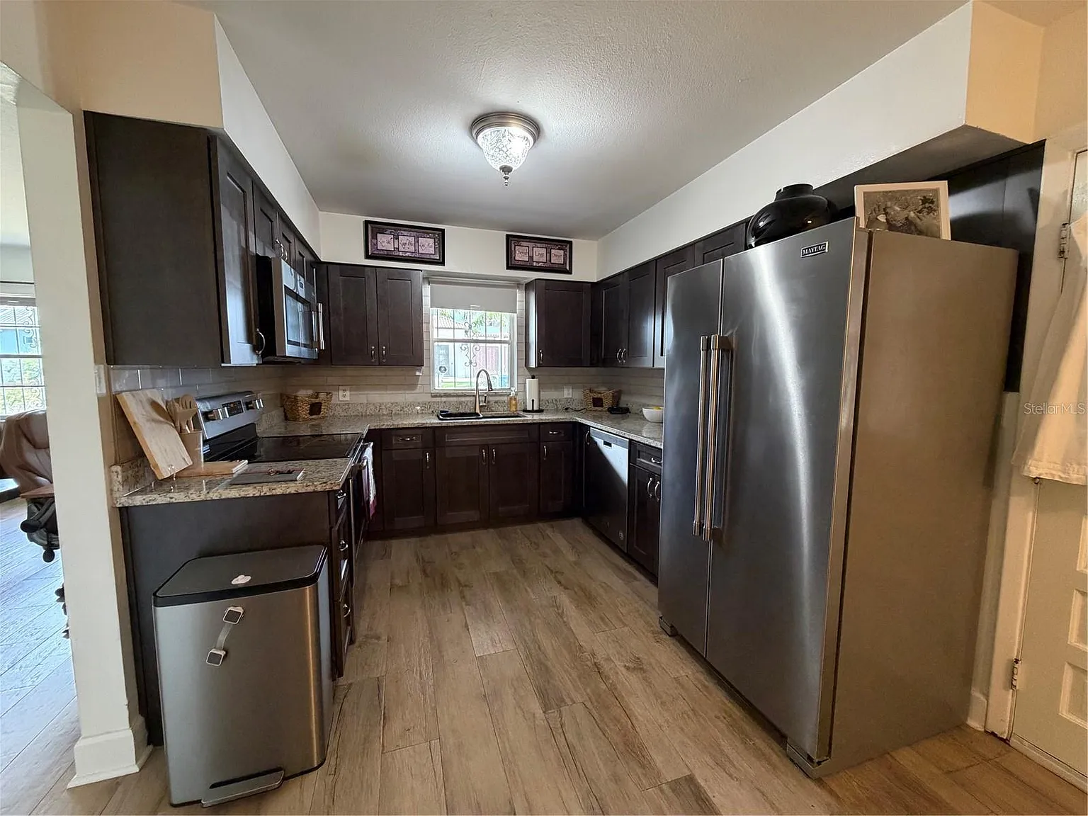 3 bed, 2.0 bath, 1155 sqft, $2,900 — Photo 2