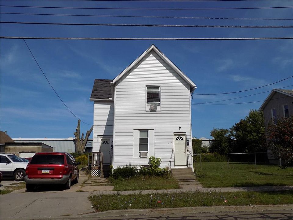 2nd image of 124 E 21st St