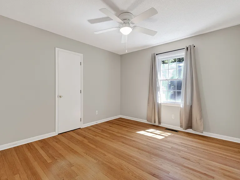 Olive Rd — Photo 16