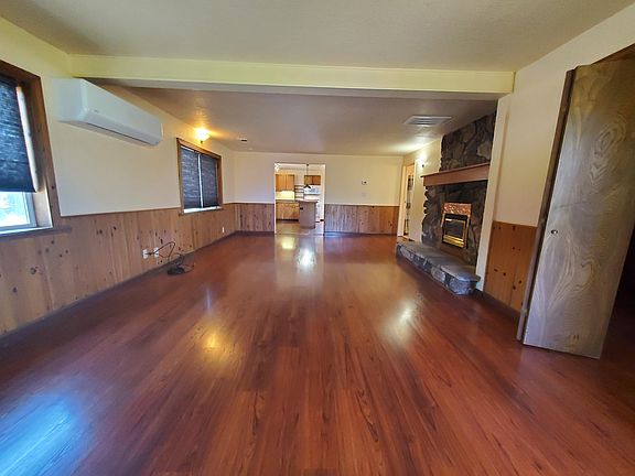 3rd image of 2496 McKinleyville Ave