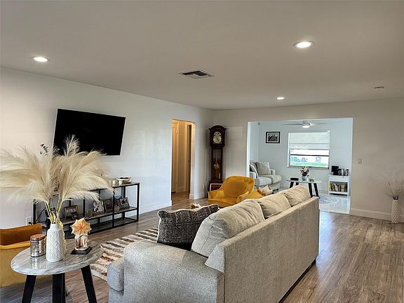 3rd image of 1330 Campanelli Drive