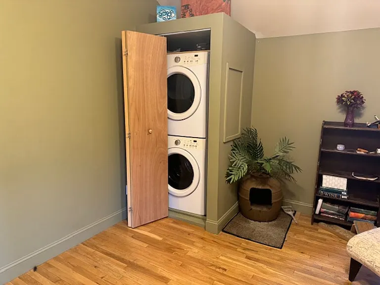 780 University Ave — Photo 13