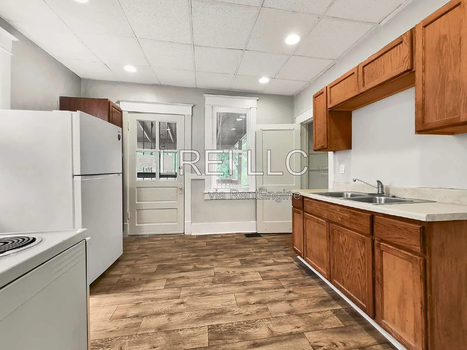 3 bed, 1.0 bath, 988 sqft, $1,250 — Photo 4