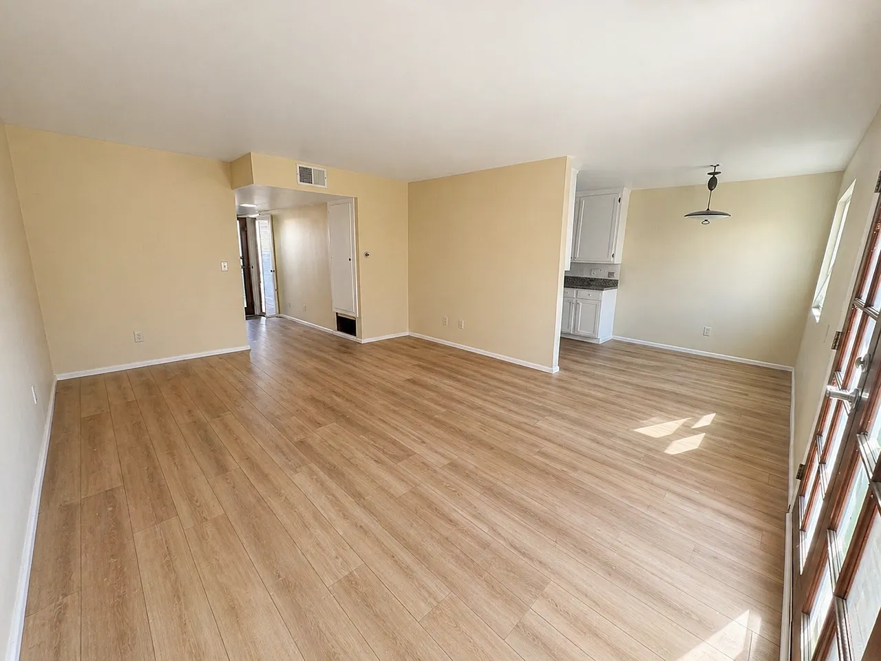 4 bed, 1234 sqft, $3,550 — Photo 3