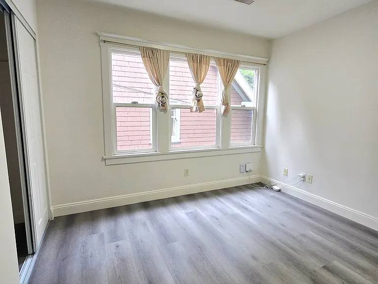 524 Oakland Ave — Photo 13