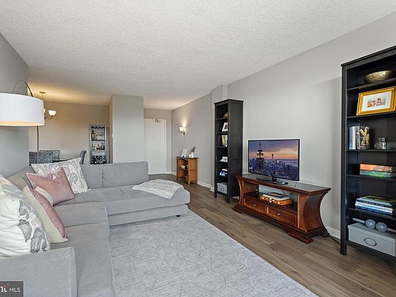 4th image of 5300 Holmes Run Pkwy #14XX