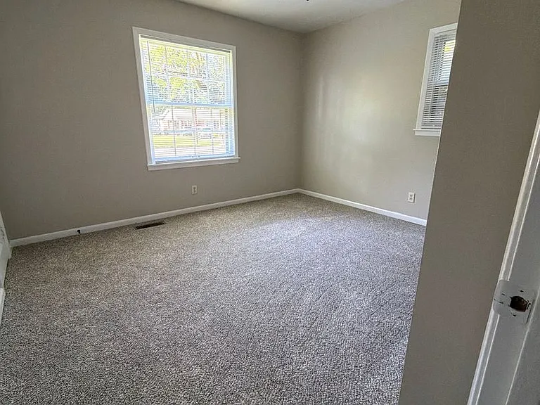 3575 Hudson St — Photo 10
