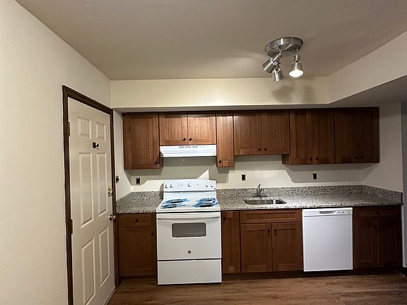 2nd image of 100 Lippincott Ave