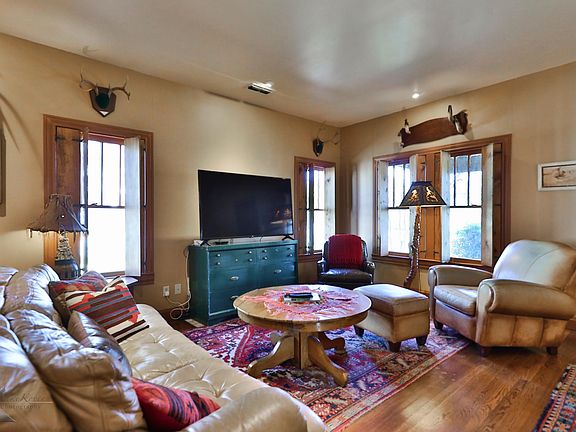 3rd image of 1002 Amarillo St