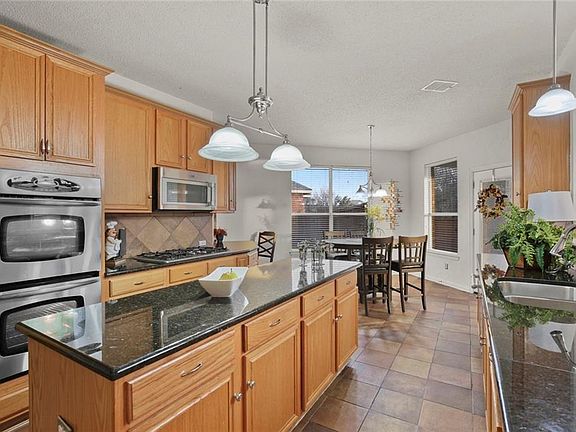 3rd image of 1621 Glen Hollow Ln