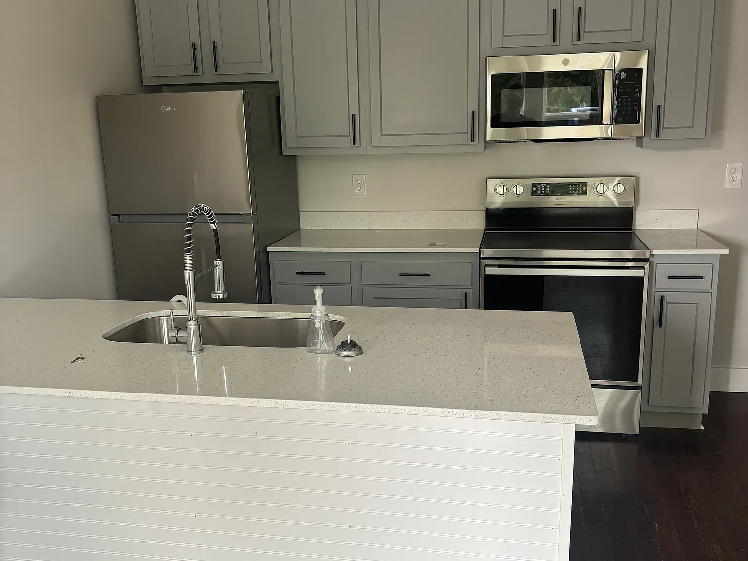 2 bed, 1000 sqft, $1,375 — Photo 3