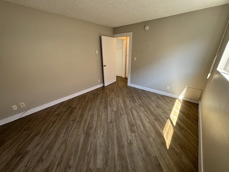 1234 N Edgemont — Photo 22