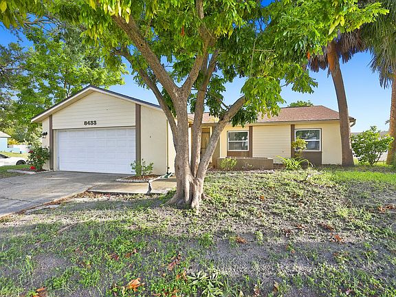 3rd image of 8433 Somerset Dr