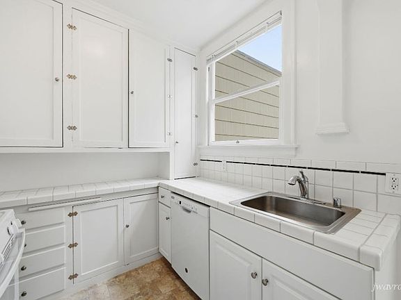 2nd image of 3423 Fillmore St APT 208