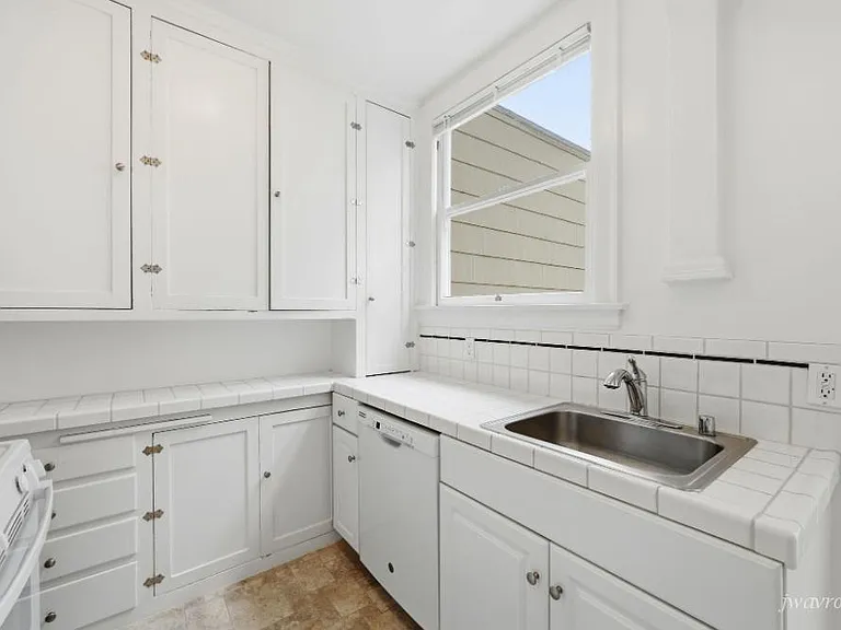 3423 Fillmore St #208 — Photo 2