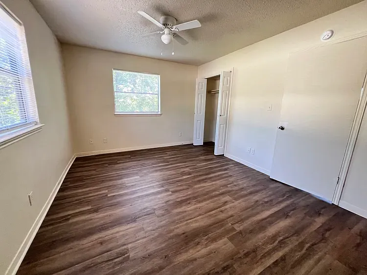 450 Burleson St #D — Photo 4