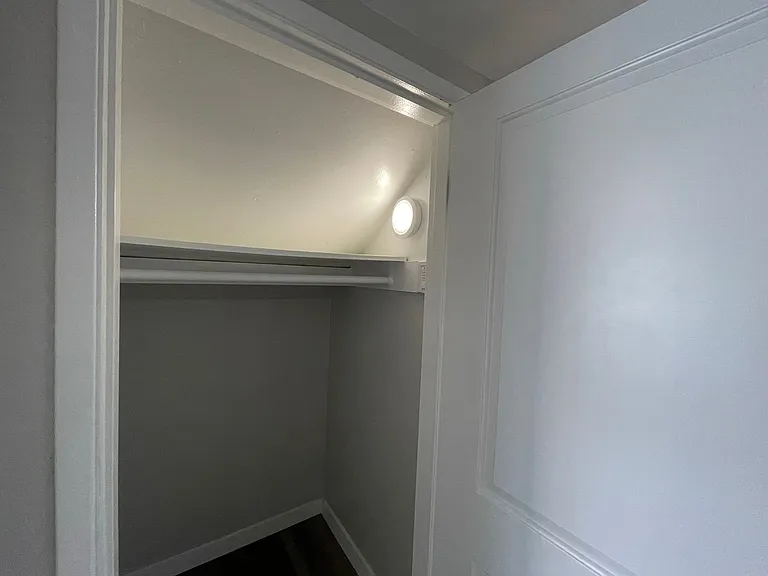 2232 Hoyt Ave- 5 Unit — Photo 12